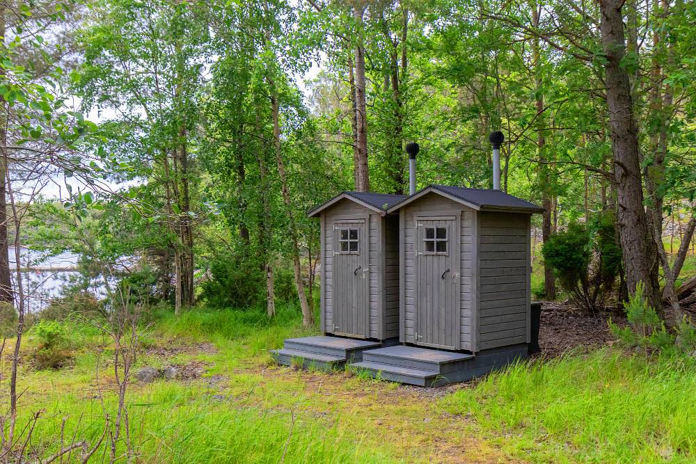 Camping și locații izolate: cum se rezolvă problema apei și a canalizării